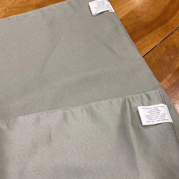 NWT.  8piece, placemats/napkin set. - Picture 9 of 12